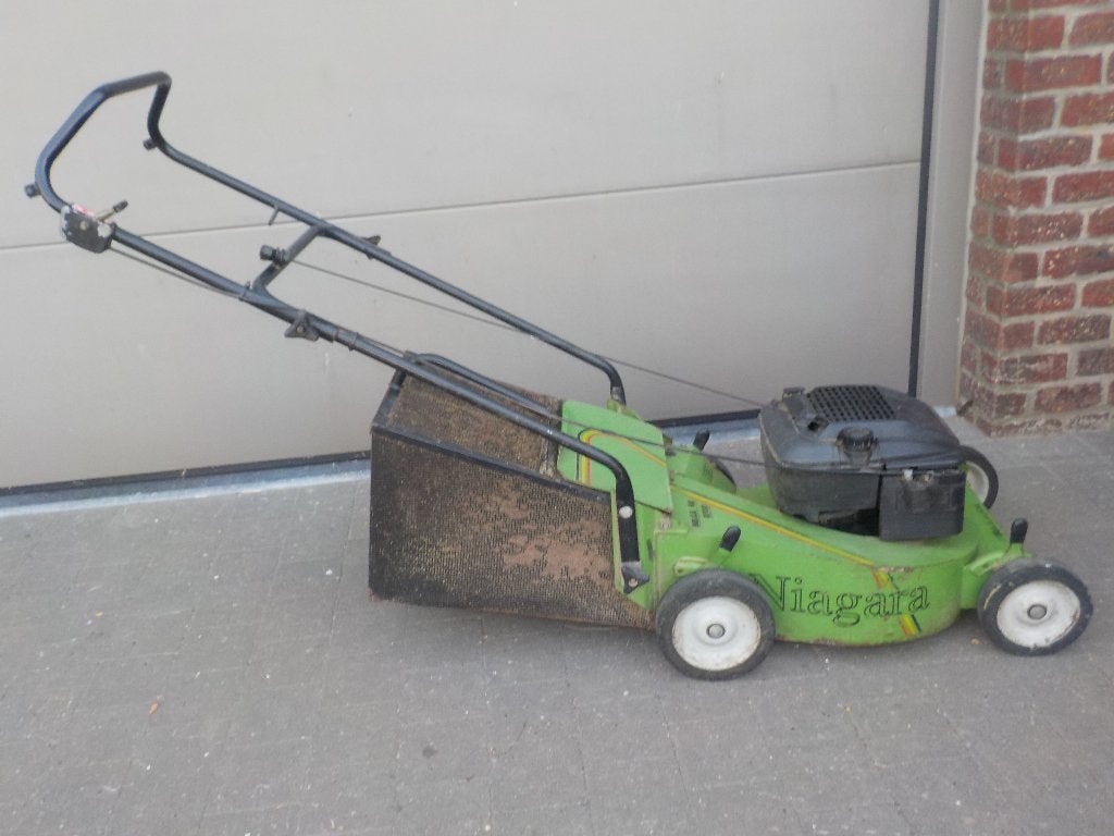 Grasmaaier voor opmaak / onderdelen, Ophalen
