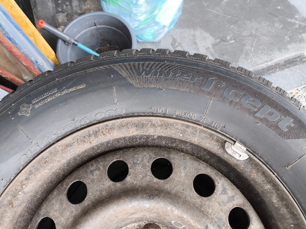 4 pneus sur jantes HANKOOK Winter 215/65/16, 16 pouces, Pneu(s), Enlèvement, Utilisé