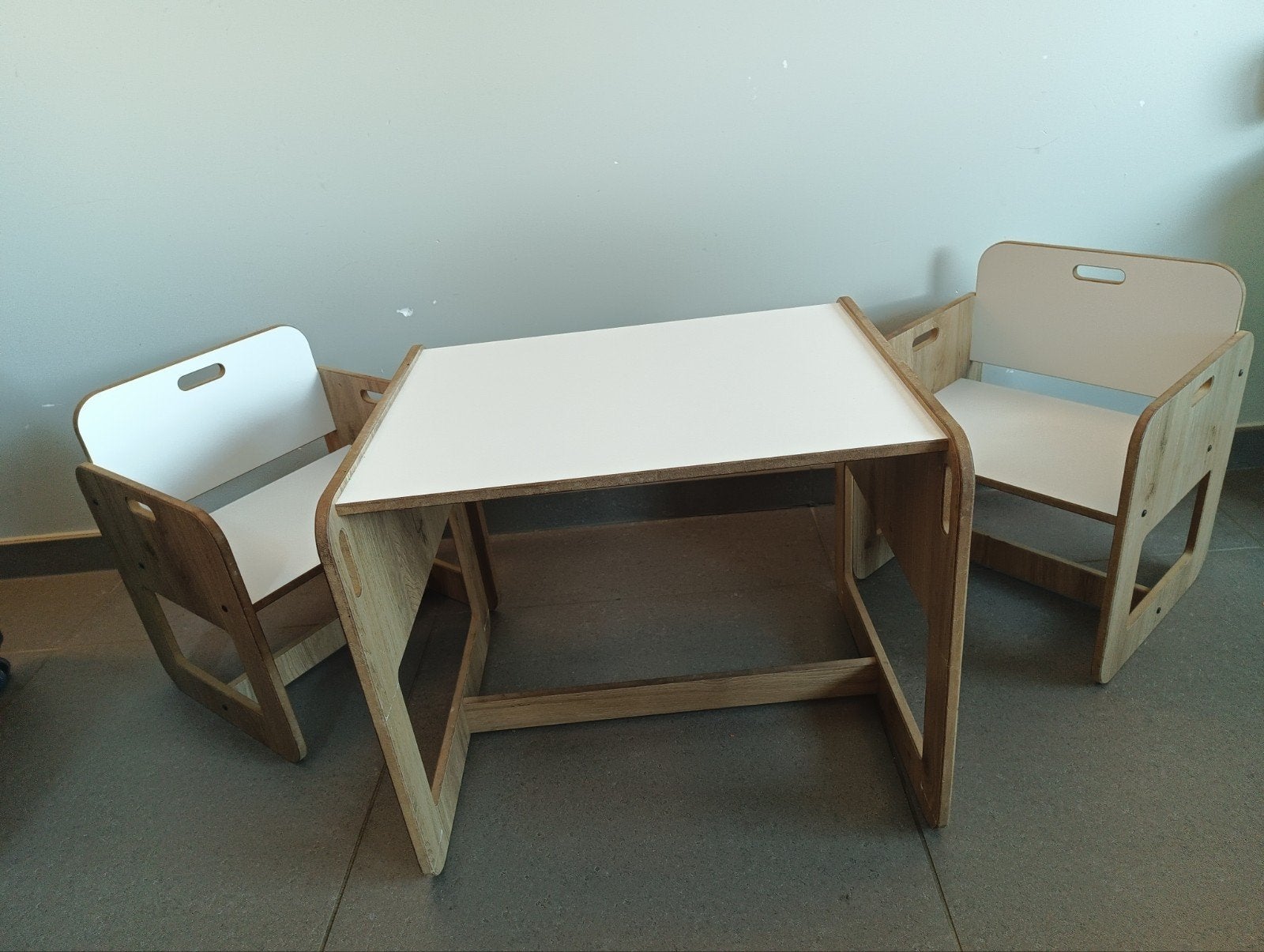 Kleutertafel en stoelen, Ophalen, Gebruikt, Tafel(s) en Stoel(en)
