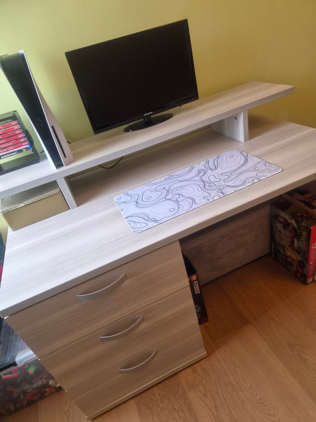 Buraeu tafel met 3 lade schuifdeur. In goede staat, Ophalen