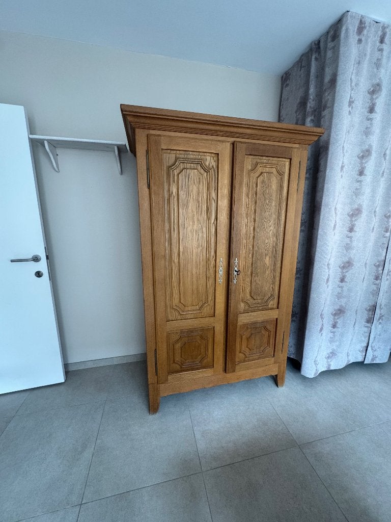 Armoire en chêne style rustique – très bon état – 2 por, Antiquités & Art, Enlèvement