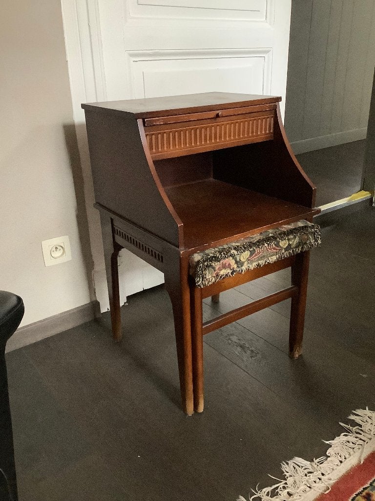 armoire téléphonique nostalgique des années 60, Enlèvement