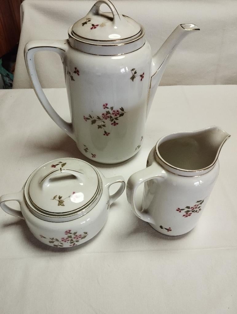 Service à café ancien cafetière; sucrier pot à lait    KPM , Enlèvement