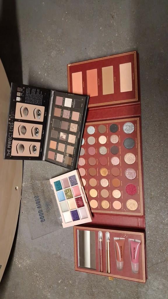Maquillage, Verzenden