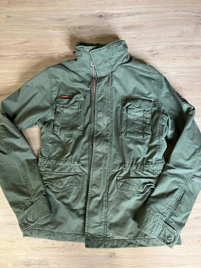 Superdry Rookie Edition military issue maat M, Kleding | Heren, Jassen | Zomer, Ophalen, Zo goed als nieuw, Maat 48/50 (M)