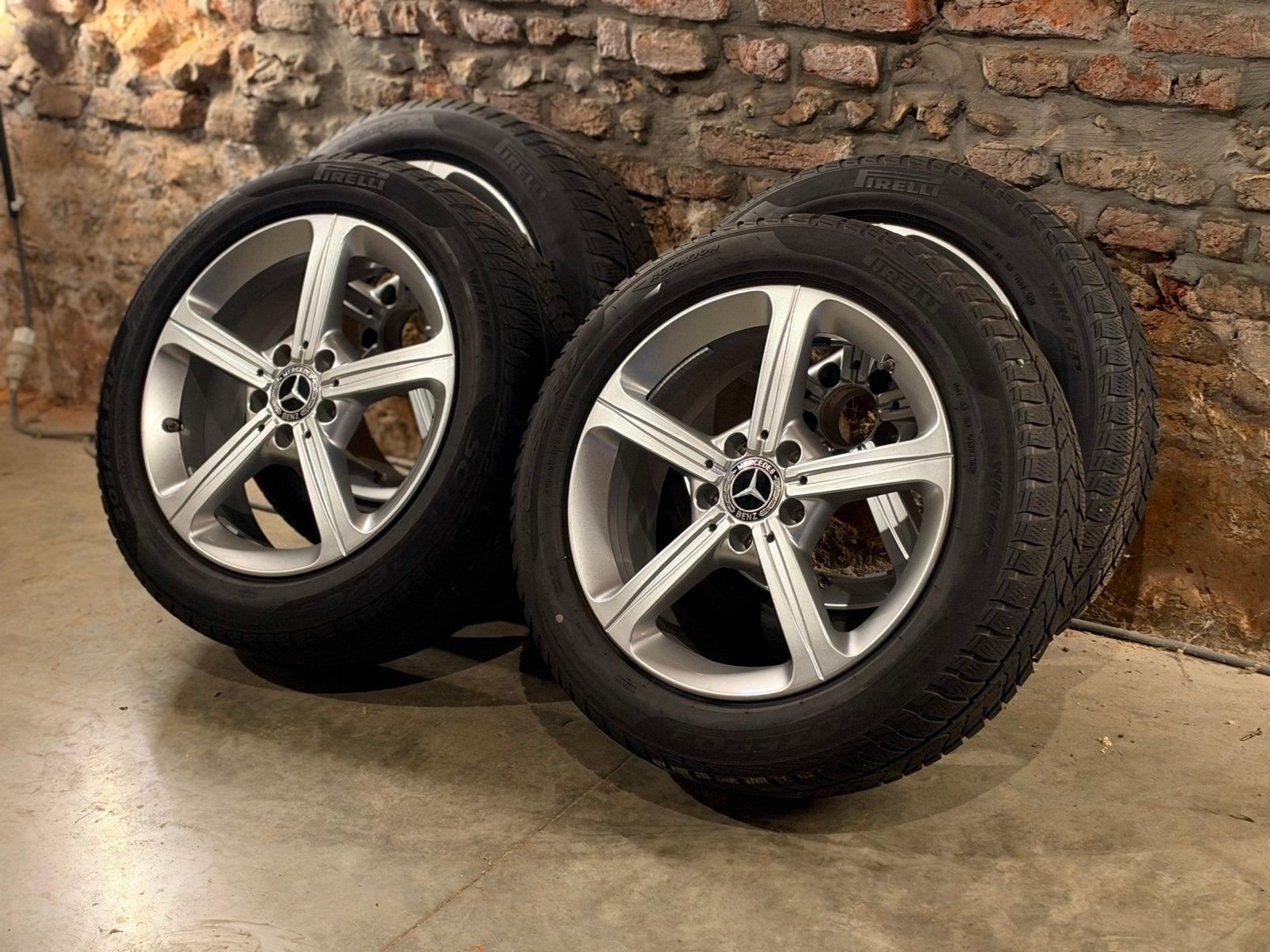 Originele Mercedes 17 inch klasse A B en CLA velgen, Auto-onderdelen, Ophalen, Banden en Velgen, Nieuw, 17 inch