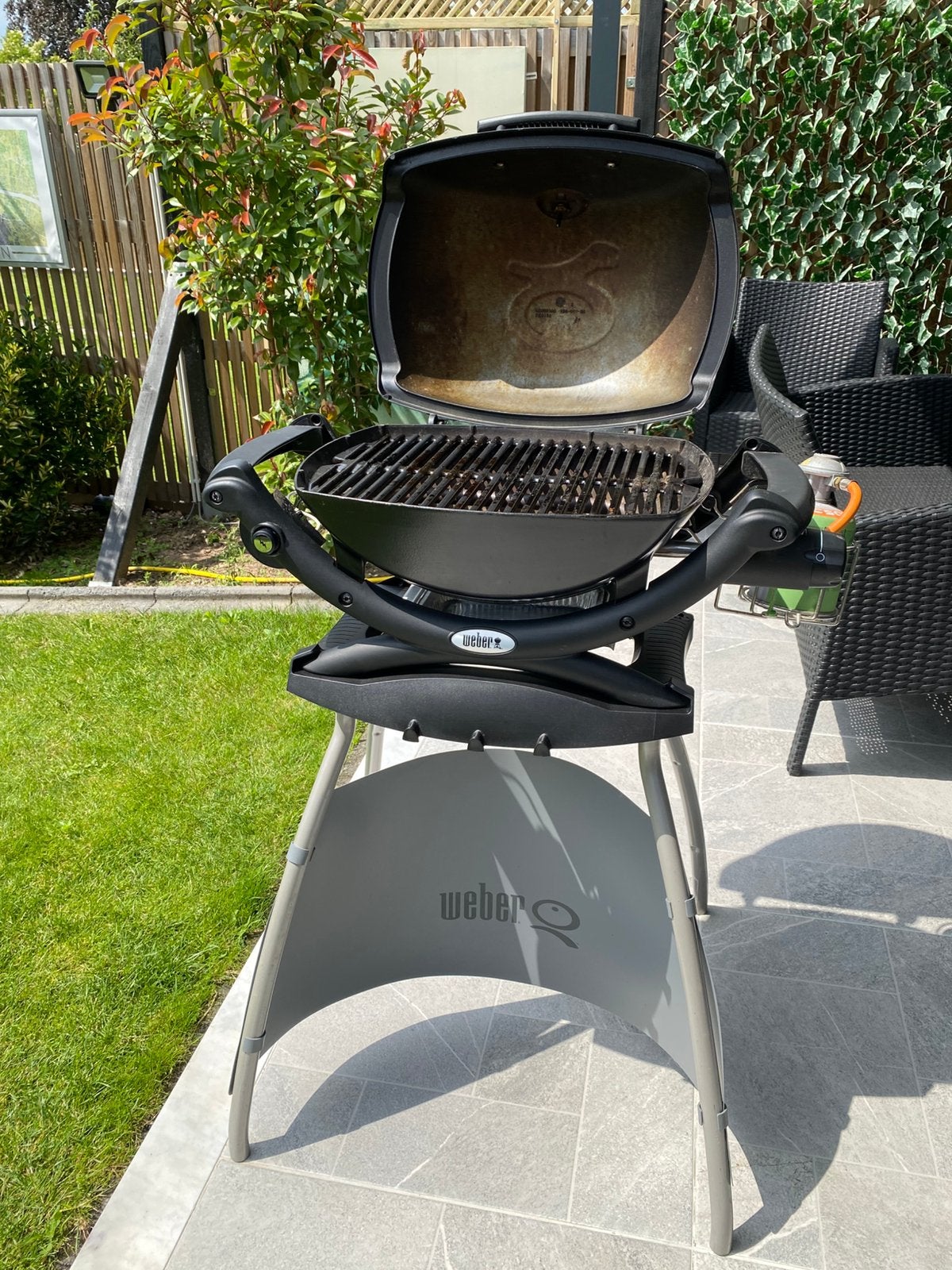 Gasbarbeque weber met onderstel q1200, Tuin en Terras, Elektrische barbecues, Ophalen, Gebruikt