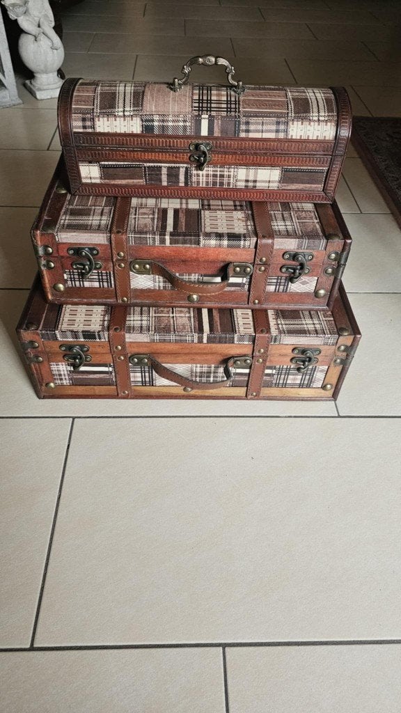 vintage kofferset 3 stuks  nieuwe staat mooi voor decoratie, Ophalen, 50 tot 60 cm, Hard kunststof, Nieuw