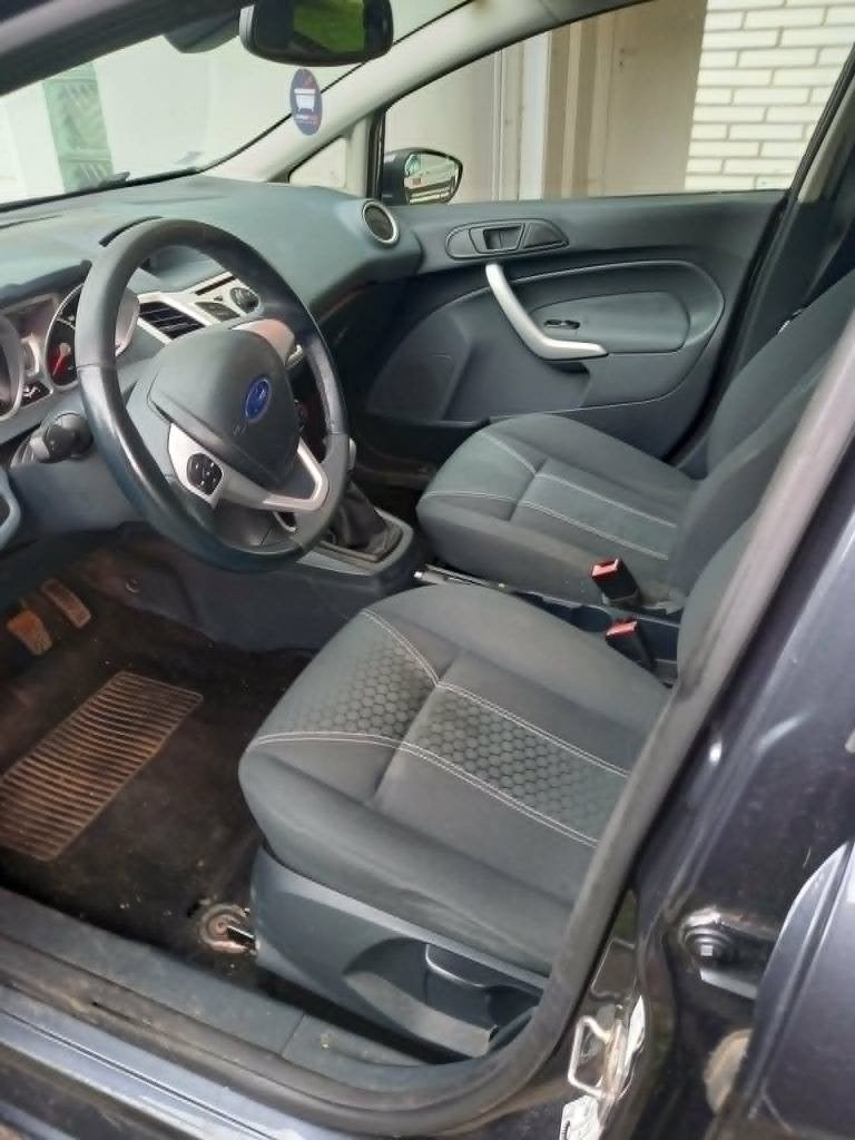 ford fiesta, Auto's, Voorwielaandrijving, Stof, 4 cilinders, Zwart