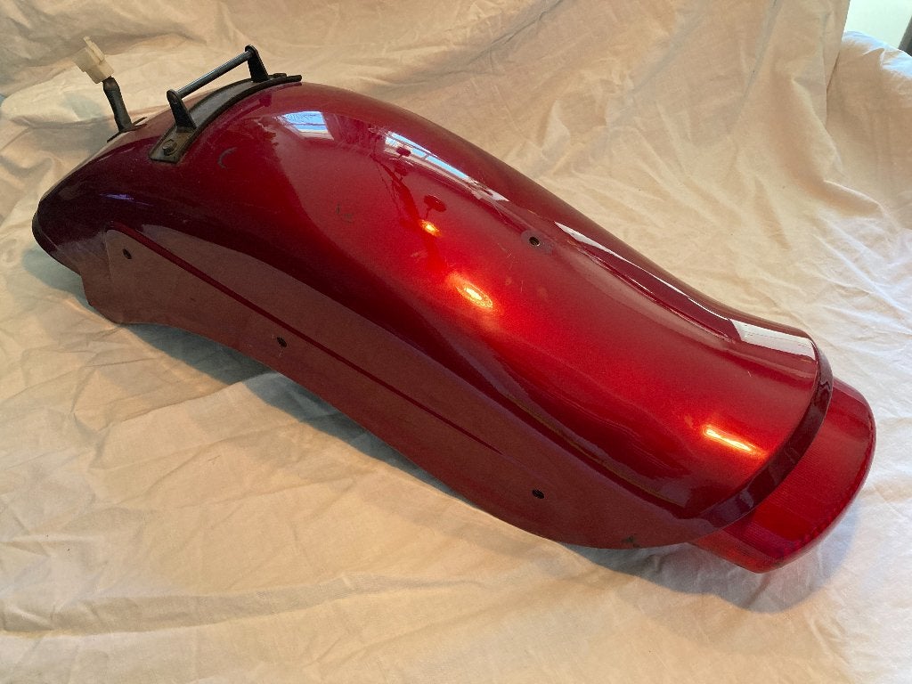 Kawasaki VN800 Vulcan achterspatbord in rode kleur, Ophalen, Gebruikt