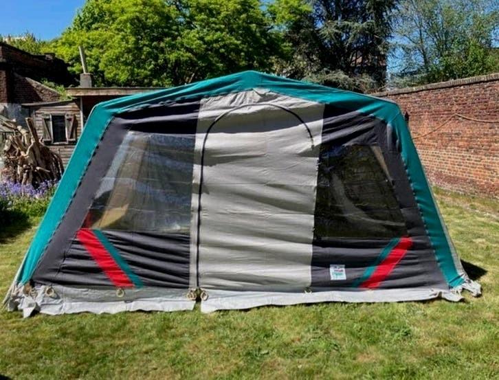 Grote familie tent gezinstent  (nieuwstaat), Caravans en Kamperen, Tenten, Ophalen, Zo goed als nieuw, Meer dan 6