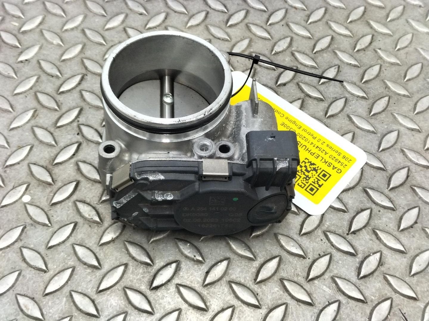 MERCEDES C-CLASS GASKLEPHUIS 2541410200 2021, Enlèvement ou Envoi, Utilisé, ARN reconnu