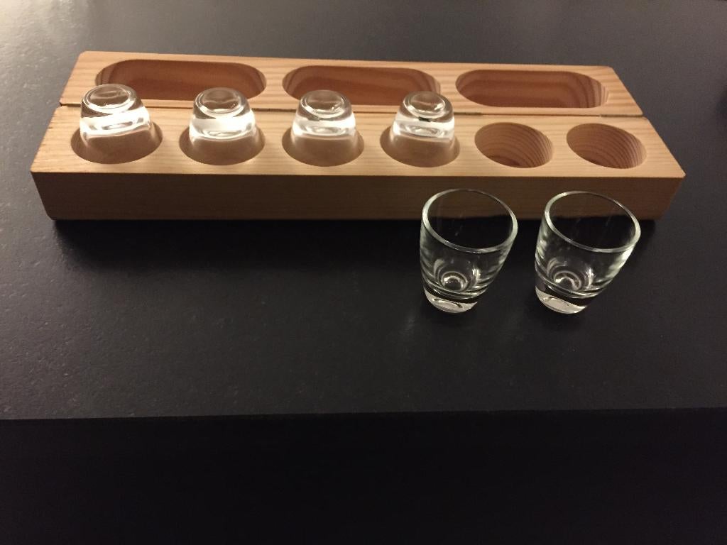 Jeneverglaasjes in houten koffertje, Huis en Inrichting, Ophalen, Glas