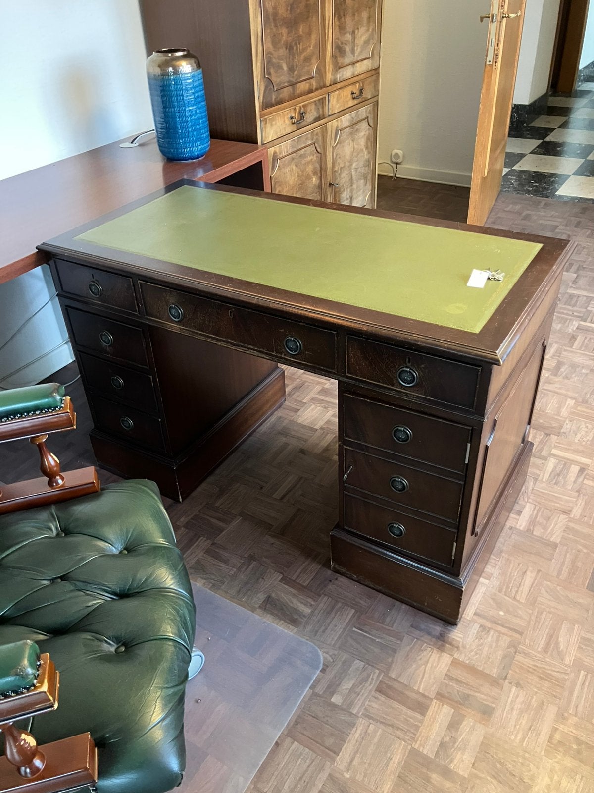 Bureau anglais classique avec chaise Chesterfield assortie, Antiquités & Art, Enlèvement