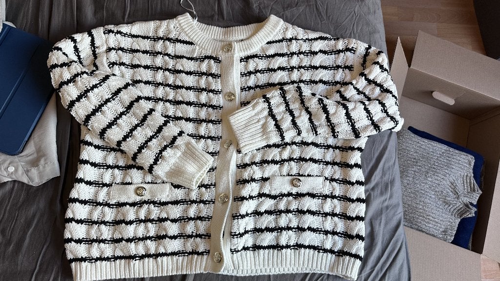 2 Cardigan écru et noir texturé + Cardigan bleu chiné 18€, Vêtements | Femmes, Taille 42/44 (L), Primark, Comme neuf, Enlèvement