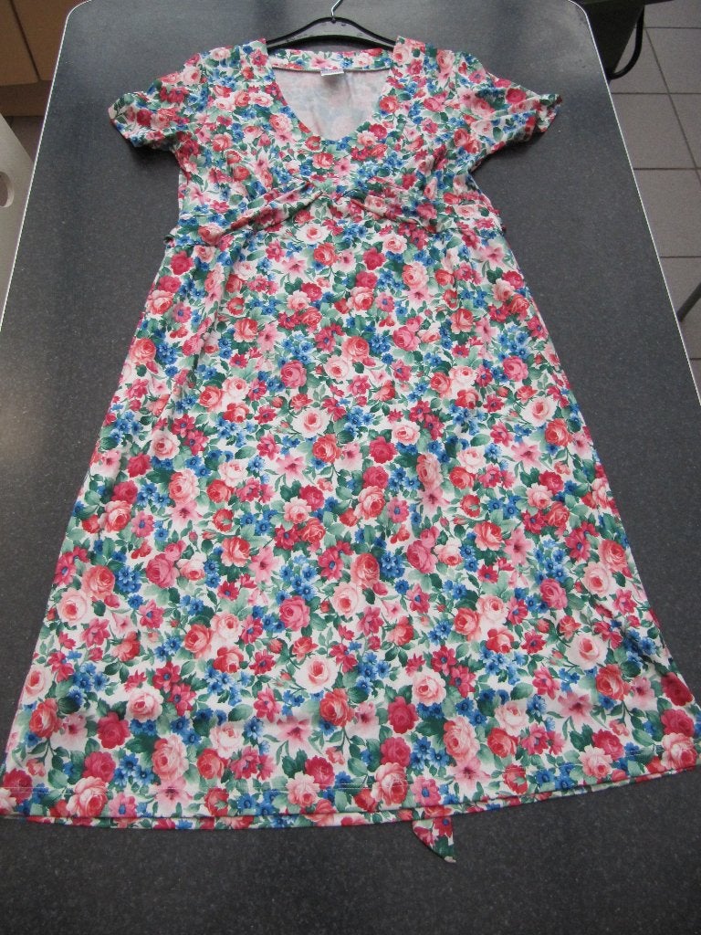 nieuw jurk Luna's S/40 neigt nr M print bloem wit blauw rood, Maat 38/40 (M), Overige kleuren, Nieuw, Ophalen of Verzenden