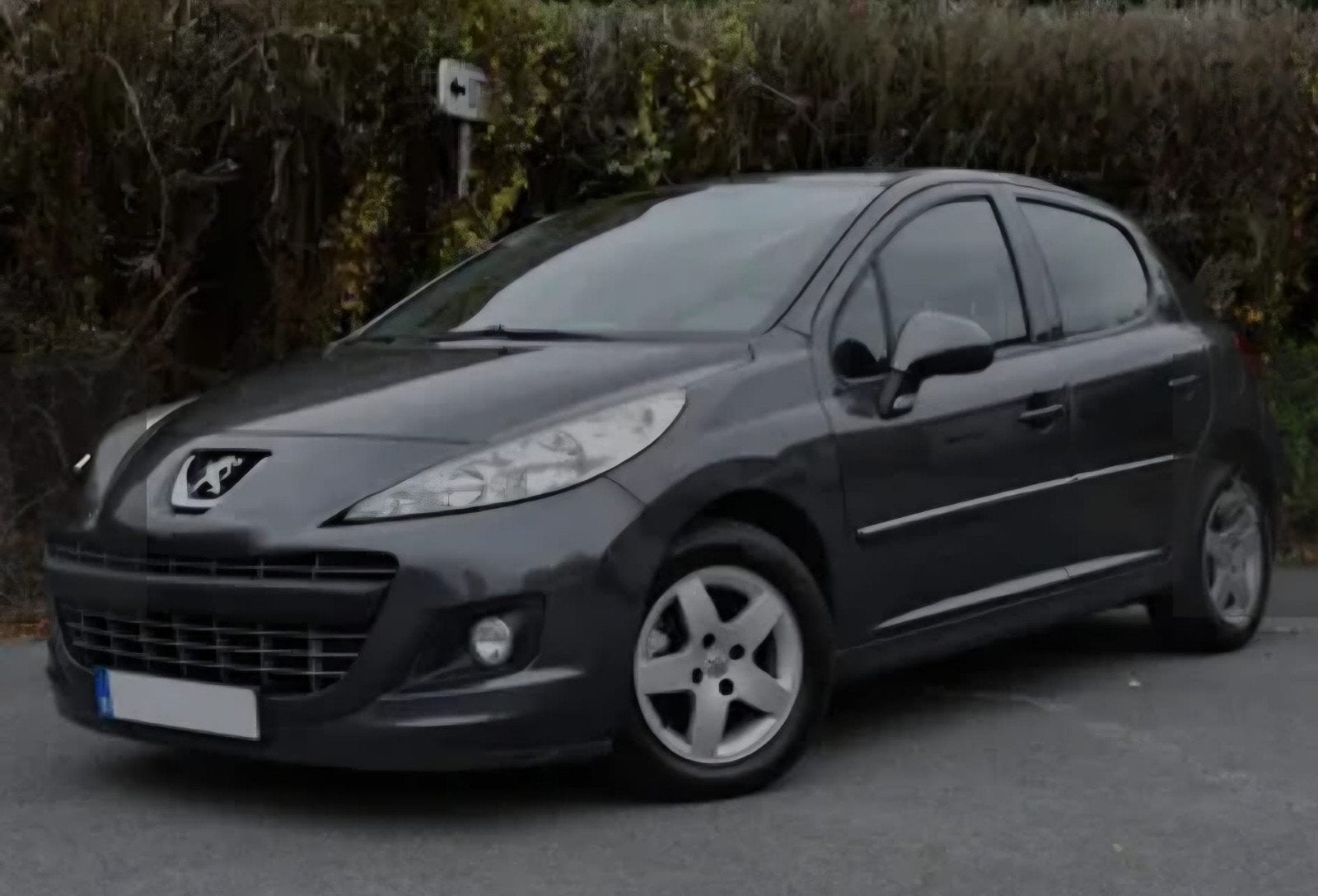 Peugeot 207 bwj 2012 te koop Benzine, Auto's, Peugeot, Voorwielaandrijving, Euro 5, Zwart, 4 cilinders