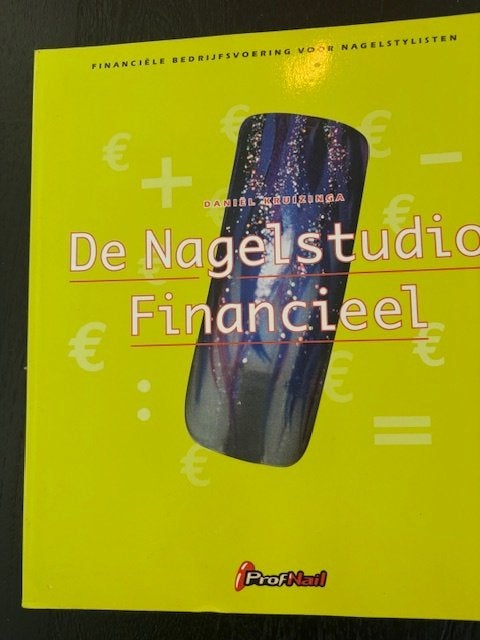 3 boeken nagel specialiste, Ophalen of Verzenden, Zo goed als nieuw