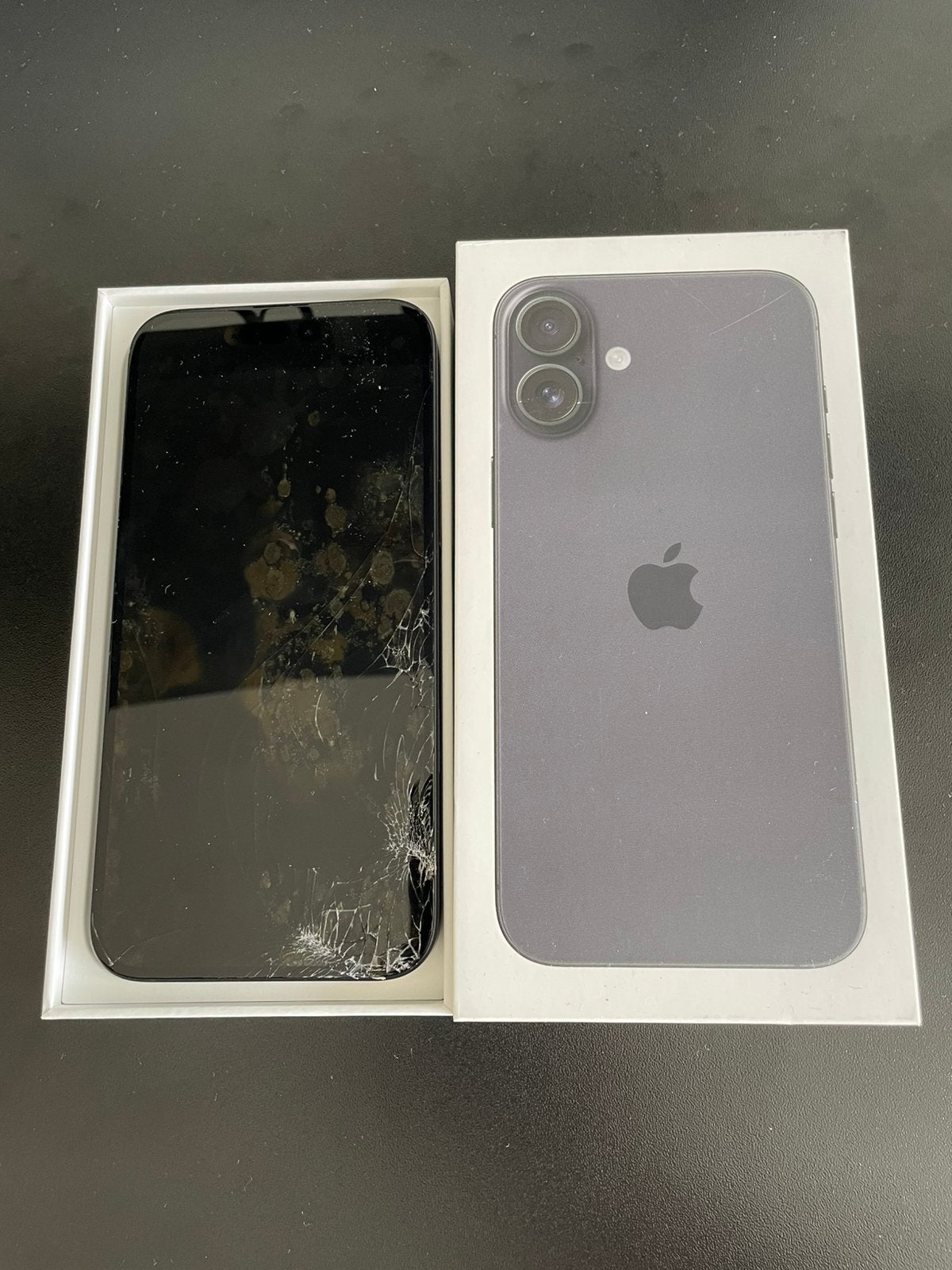 iPhone 16 Plus - Zwaar beschadigd, 128 GB, Zwart, IPhone 16, Ophalen of Verzenden