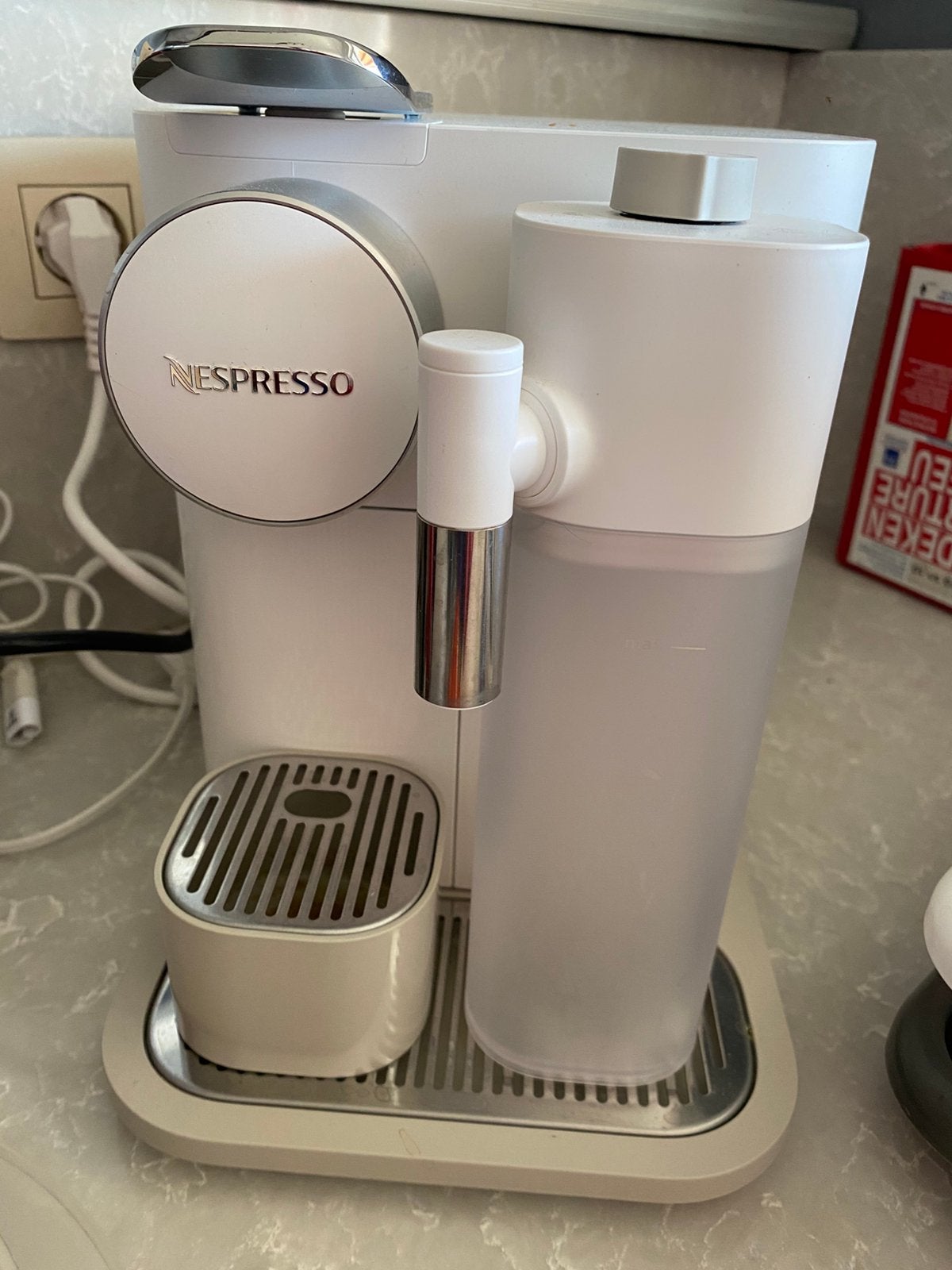 Nespresso Gran Latissima, Enlèvement ou Envoi, Comme neuf, Cafetière