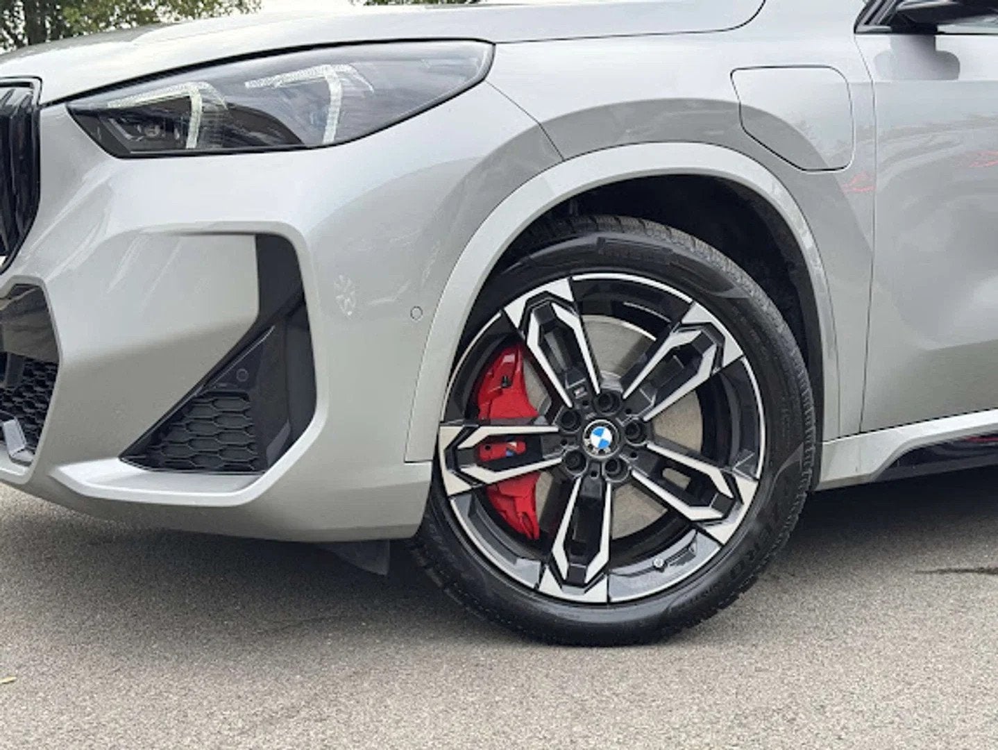 BMW X1 xDrive25e M Sport Pro / HUD / 360CAM / DRIV PROF / KE, 245 pk, Gebruikt, Bedrijf, 5 zetels