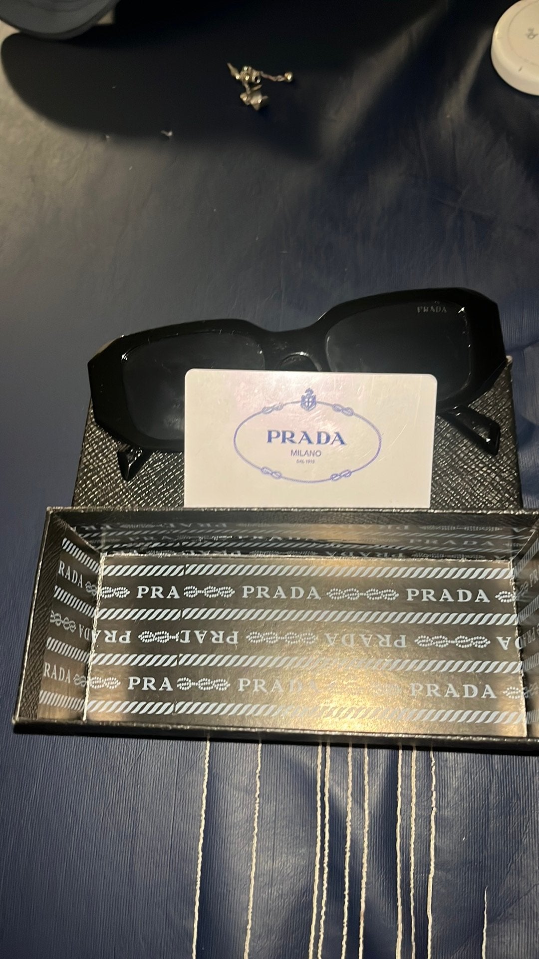 Prada bril met doosje van prada en het kaartje er van, Handtassen en Accessoires, Portemonnees, Ophalen, Zo goed als nieuw