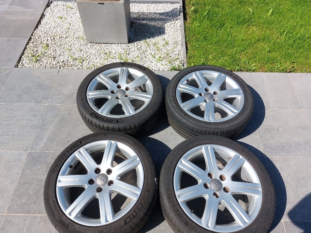 Audi A4 - originele velgen - zomerbanden, Auto-onderdelen, Banden en Velgen, Ophalen, Gebruikt, Banden en Velgen, 17 inch