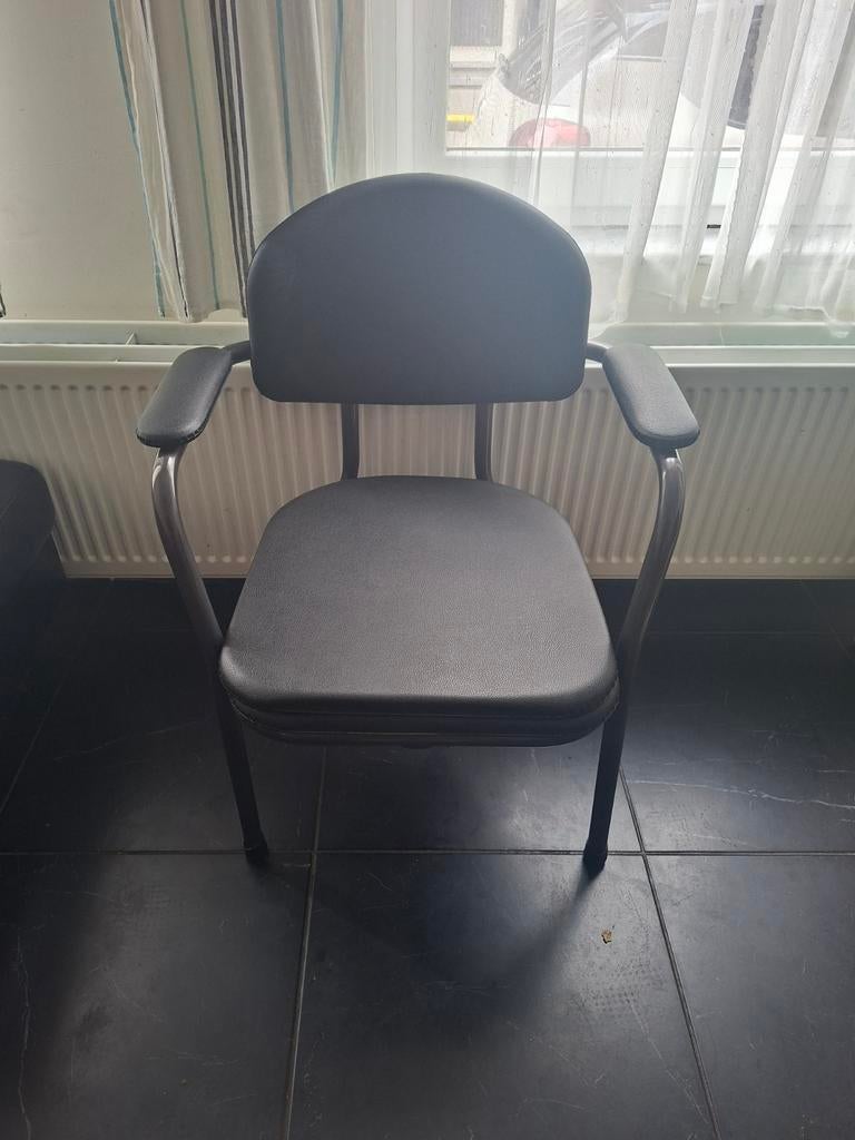 Verstelbare toiletstoel, Ophalen