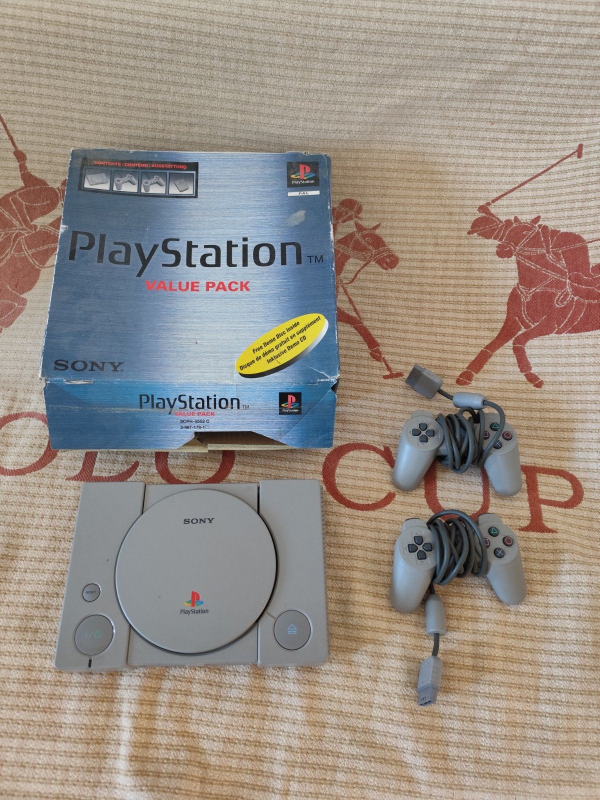 PS1 + 2 manettes, Enlèvement, Comme neuf, Avec 2 manettes, Avec carte mémoire