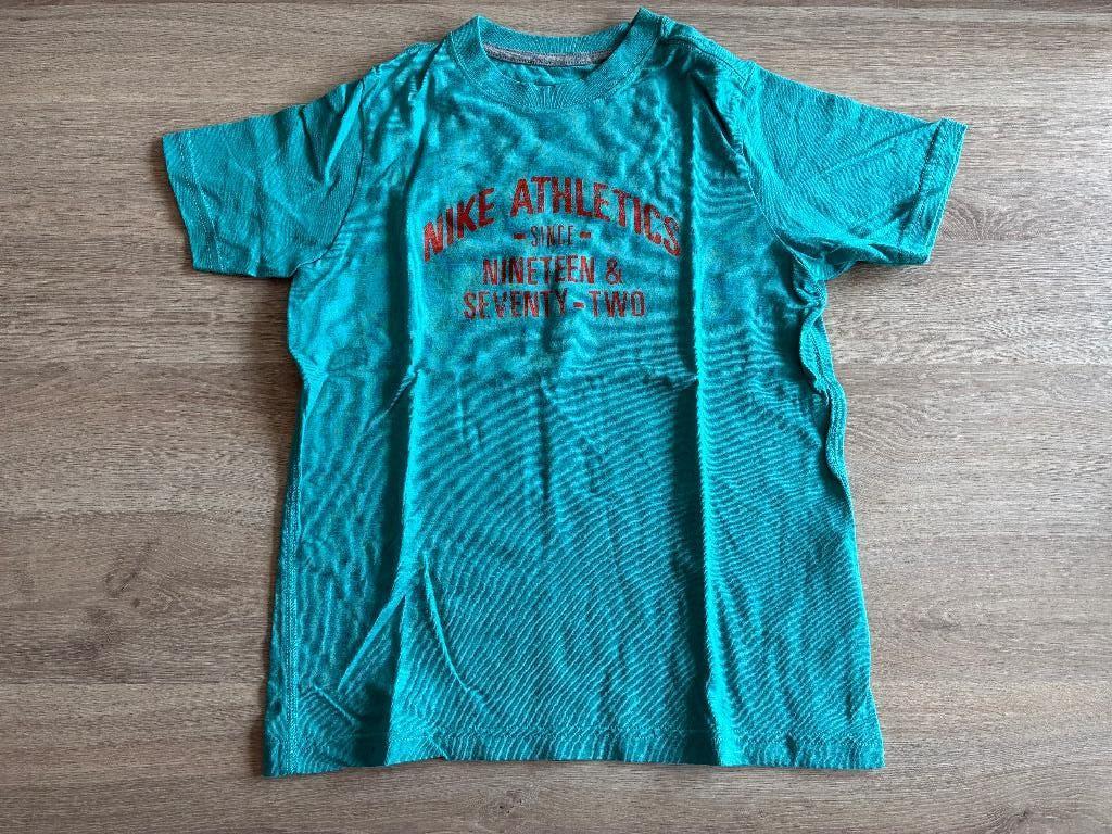 Nike sport-T-shirt 7-8j, Kinderen en Baby's, Kinderkleding | Maat 122, Ophalen, NIKE, Zo goed als nieuw, Shirt of Longsleeve