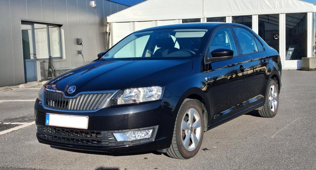 Skoda Rapid - 2013 - benzine - handgeschakeld, Auto's, Voorwielaandrijving, Stof, Zwart, Handgeschakeld