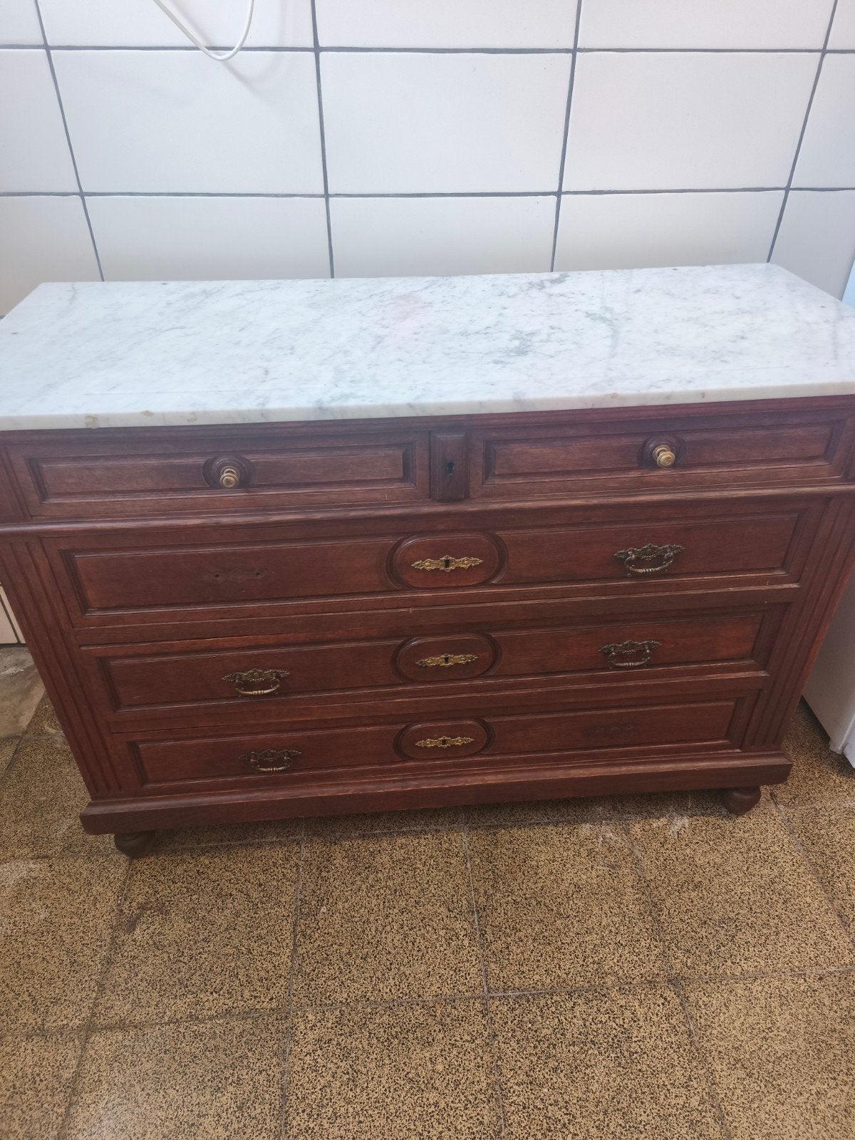 commode met marmeren blad voor spiegel 122 cm breed

moet, Antiek en Kunst, Ophalen