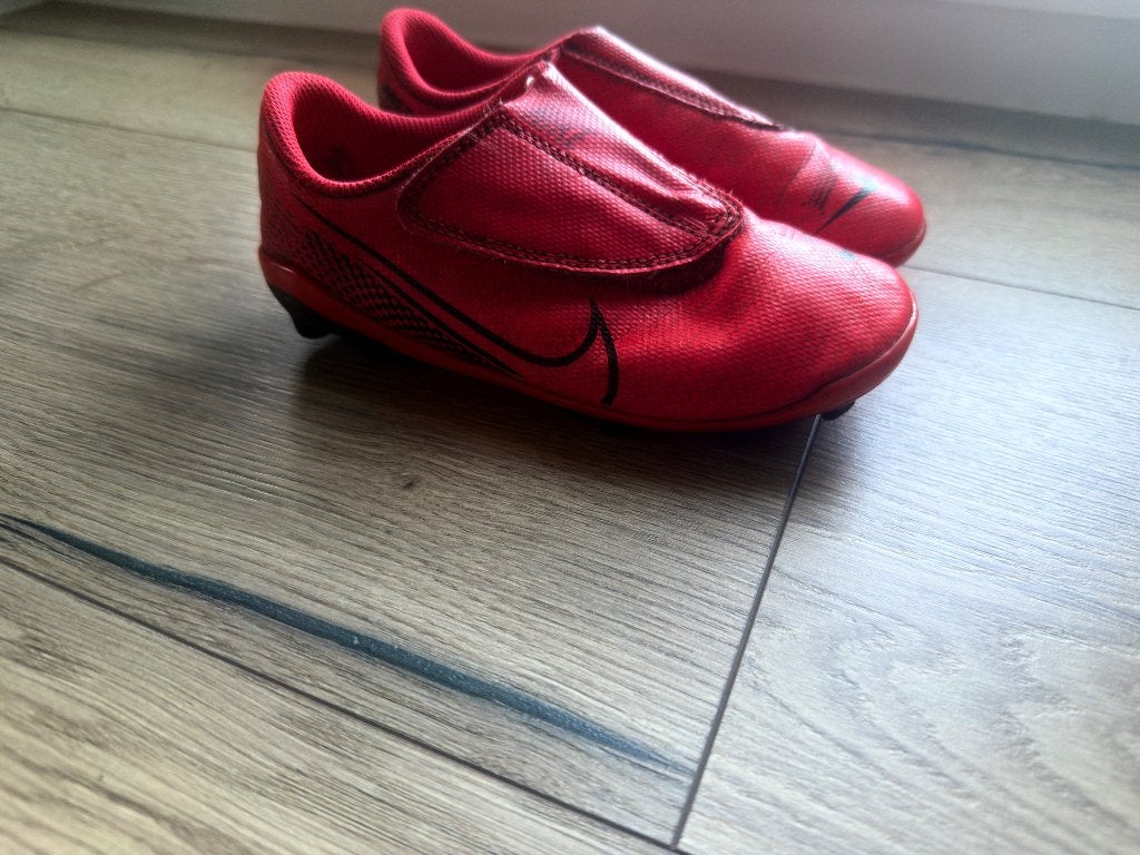 Nike voetbalschoenen maat 31 - goede staat, Sports & Fitness, Football, Enlèvement ou Envoi, Chaussures