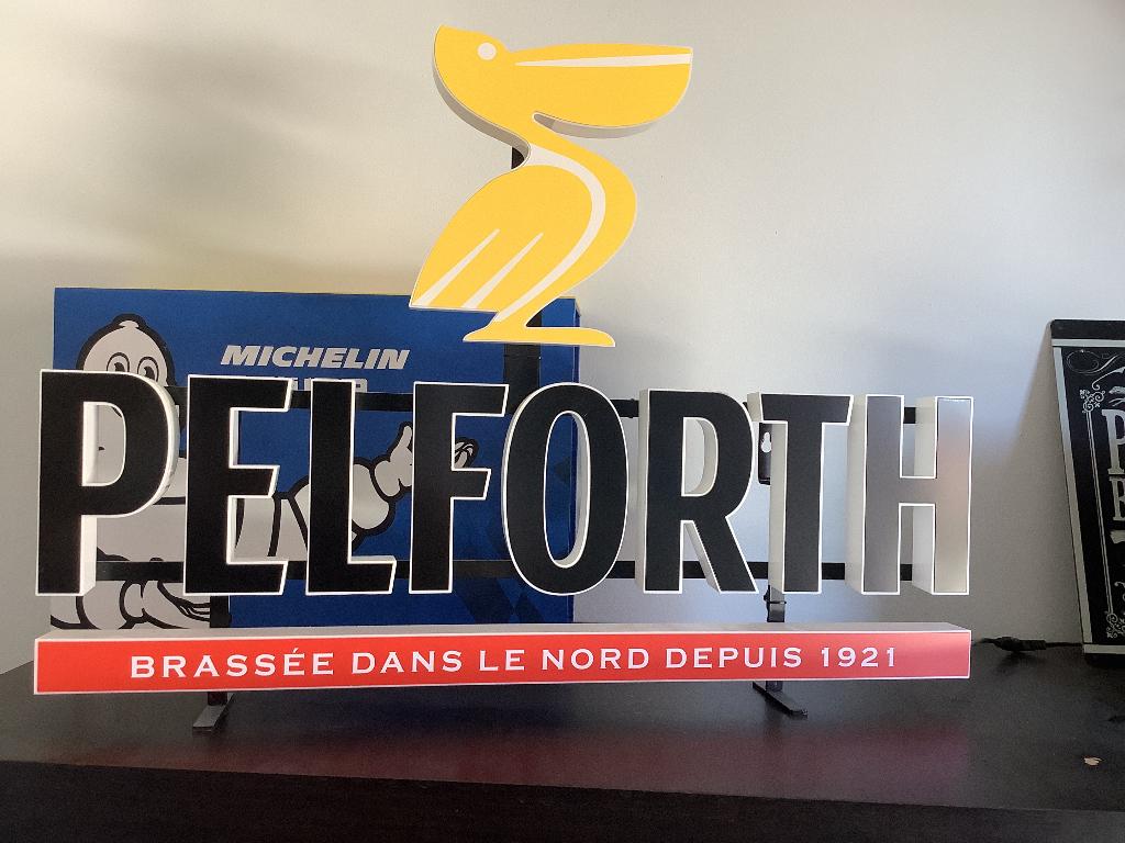 Lichtreclame staander Pelforth, Verzamelen, Ophalen of Verzenden, Zo goed als nieuw, Reclamebord