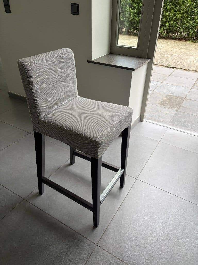 2 barkrukken IKEA Henriksdal - grijs - met rugleuning, 90 cm ou plus, Avec repose-pieds, 2 tabourets, Comme neuf