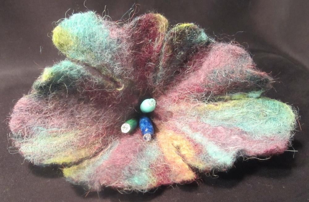 Handgemaakte vilten bloem: alpacawol , zijde (5), Hobby & Loisirs créatifs, Feutre, Envoi, Neuf, Décoration, Feutre de laine