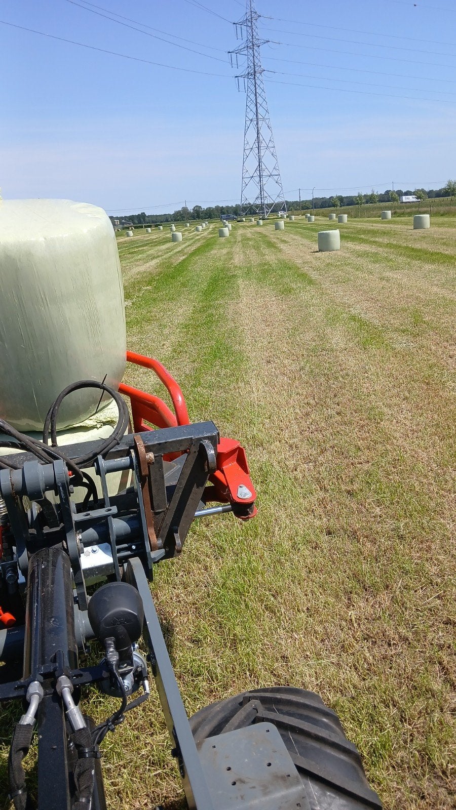 Kleine bolle voordroog hooi voor paarden, Enlèvement
