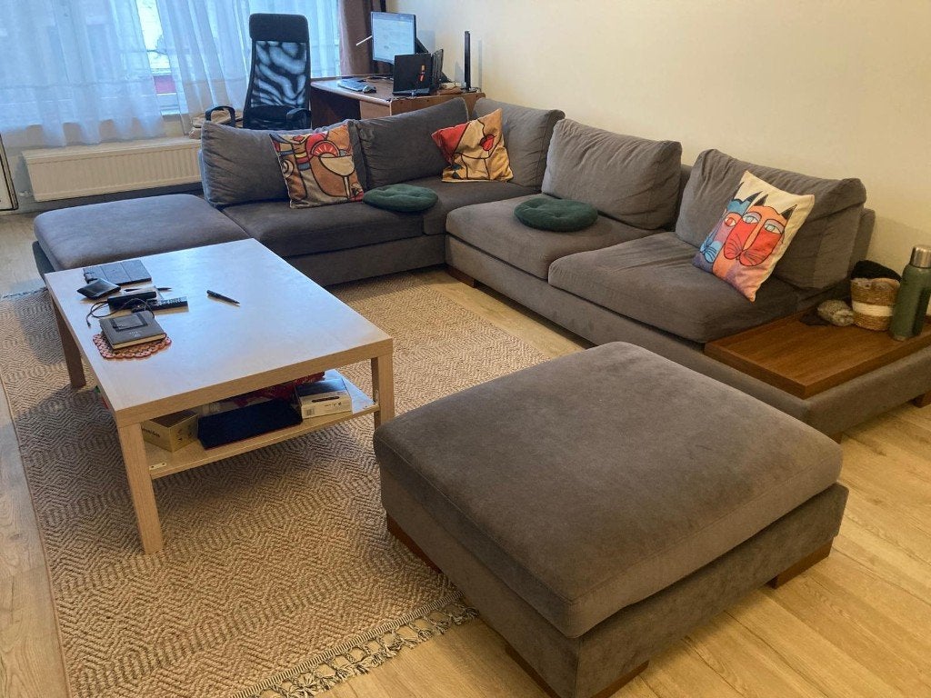 Comfortabele L-vormige zetel met poef - stof - grijs, Ophalen, Zo goed als nieuw, Hout, L shape sofa