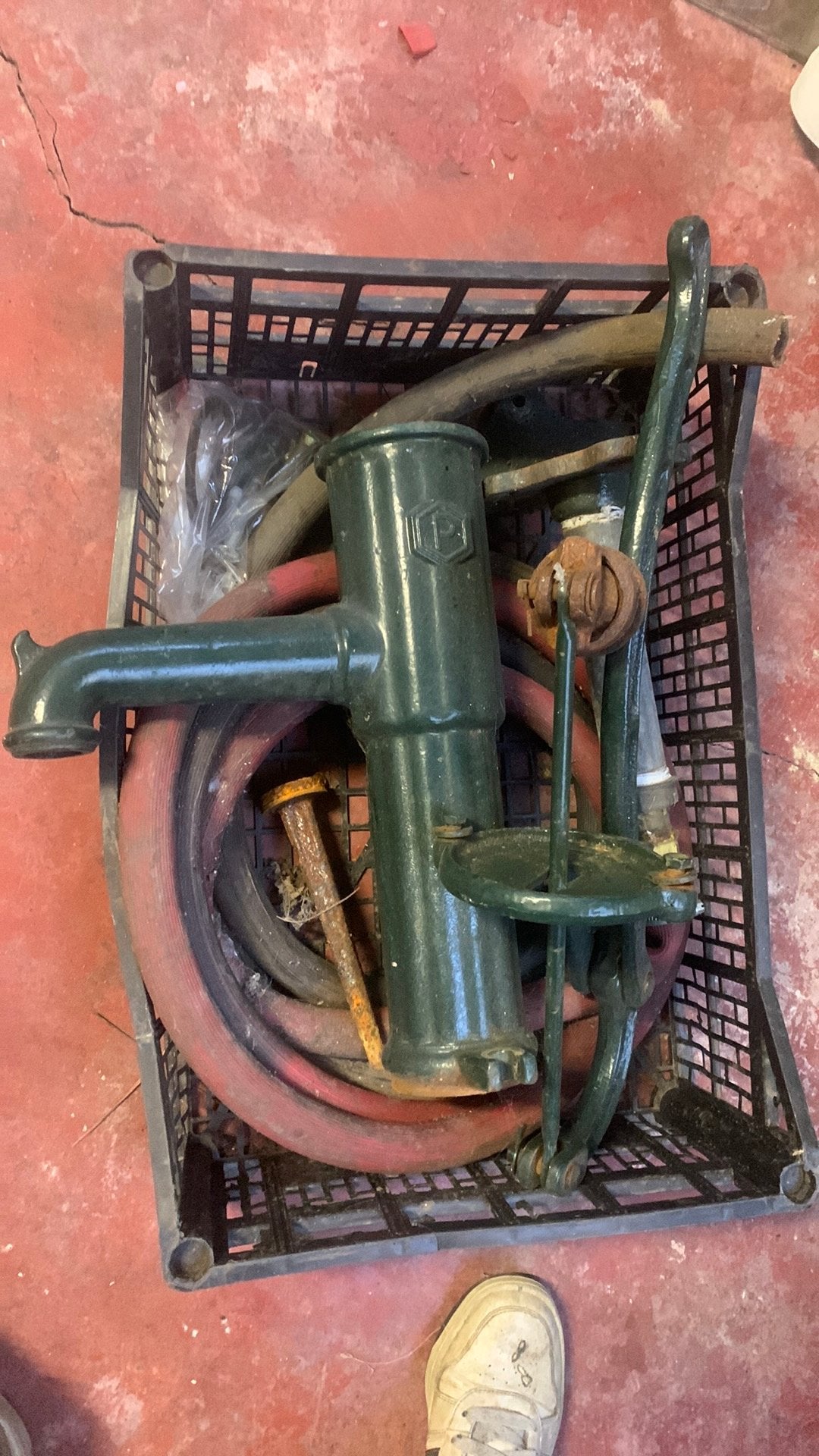 Antieke waterpomp met alle toebehoren, Antiquités & Art, Enlèvement