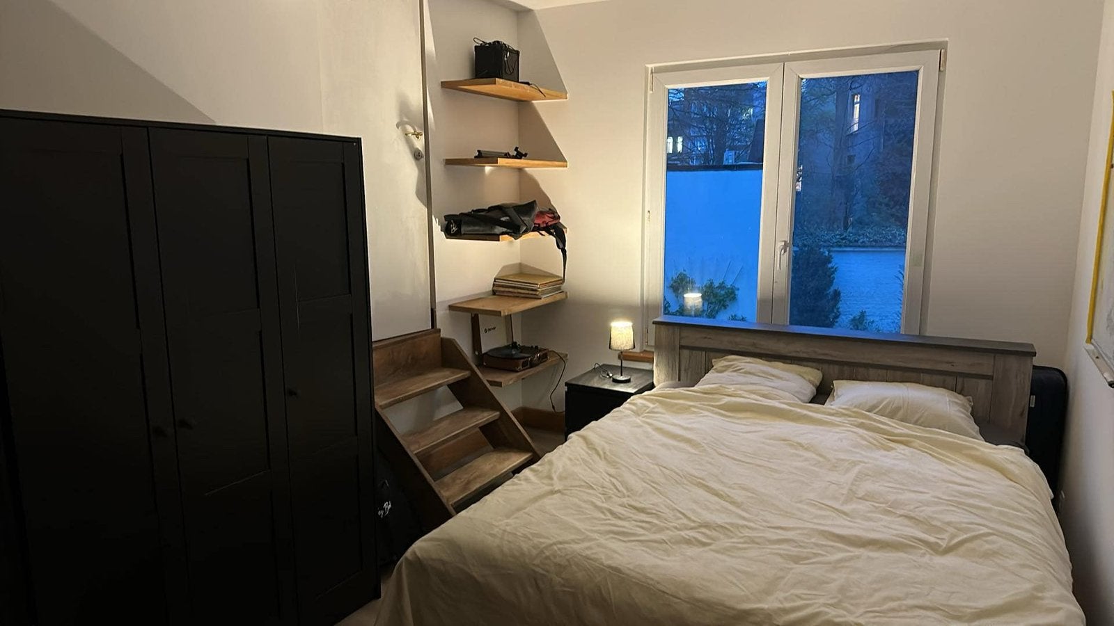 Tweepersoonsbed (grijsbruin hout) + lattenbodem en matras, Ophalen, Gebruikt, Tweepersoons, Grijs