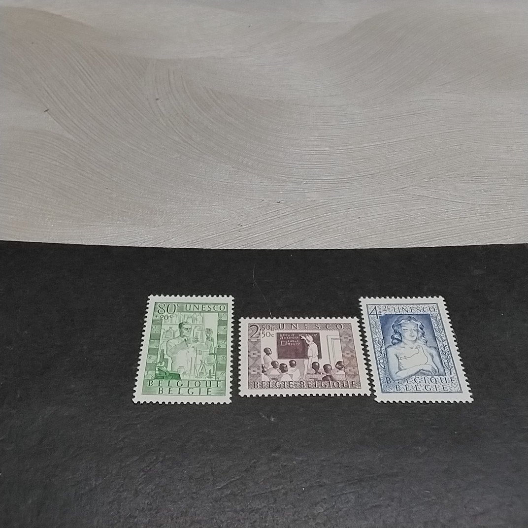 BELGIE 842/844 scharnier met cote 14,00 €, Ophalen of Verzenden