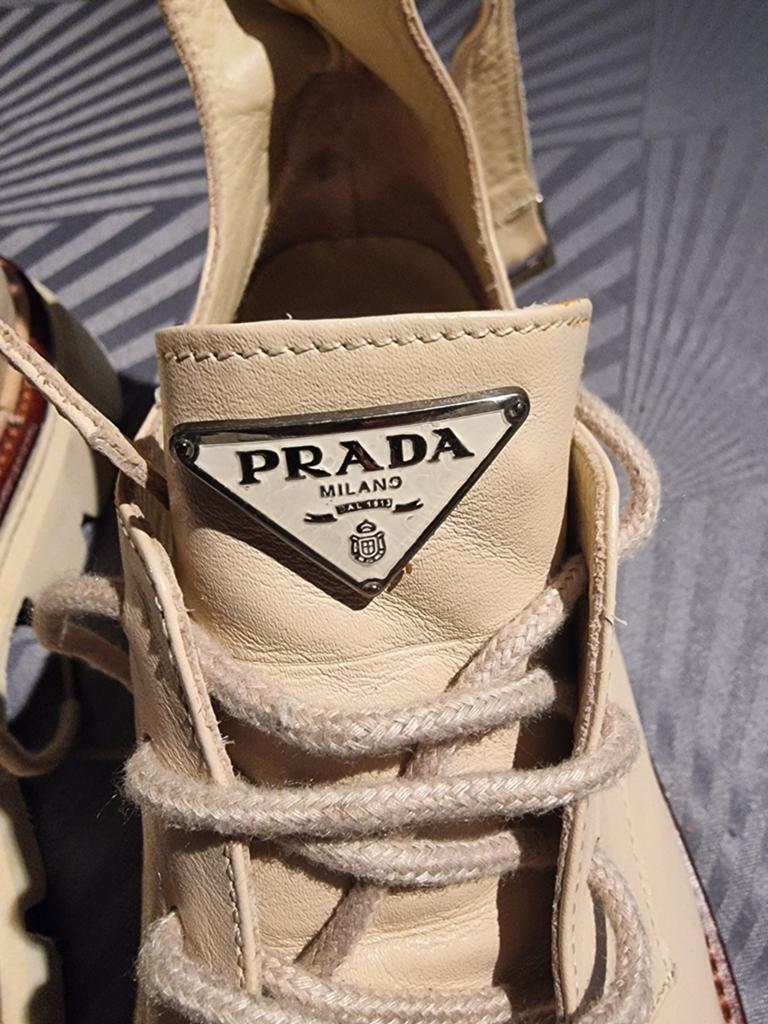 Splinternieuwe PRADA
Maat : 40, Kleding | Dames, Schoenen, PRADA, Beige, Nieuw, Ophalen of Verzenden
