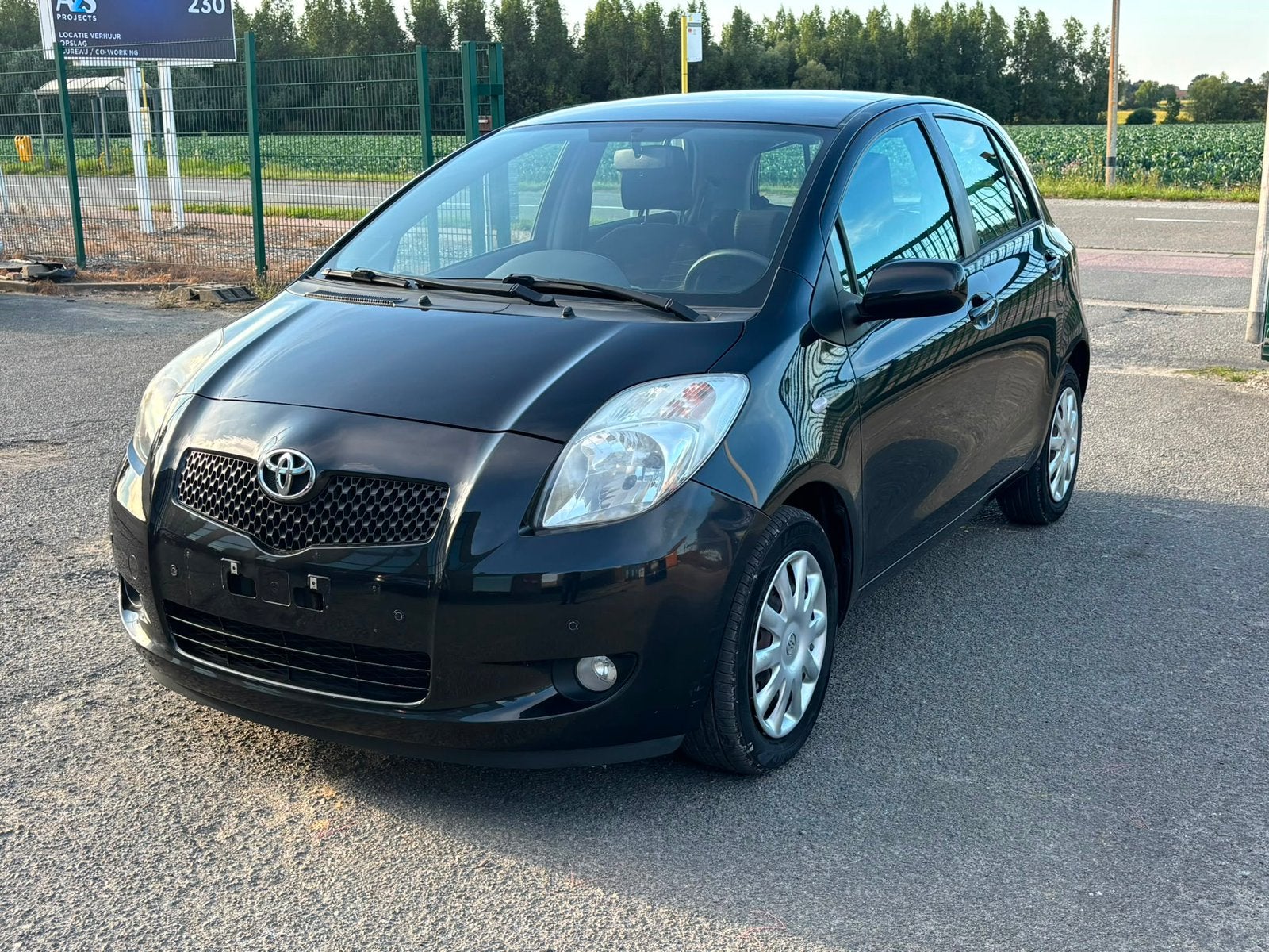 Toyota Yaris 1.3 essence boite automatique airco, Autos, Rétroviseurs électriques, 1298 cm³, 4 portes, Entreprise