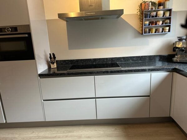 ✨ CUISINE SANS POIGNÉE BRILLANTE + ÉQUIPEMENT ✨, Maison & Meubles, Enlèvement ou Envoi, Granit ou Pierre, Comme neuf, Sans poignée