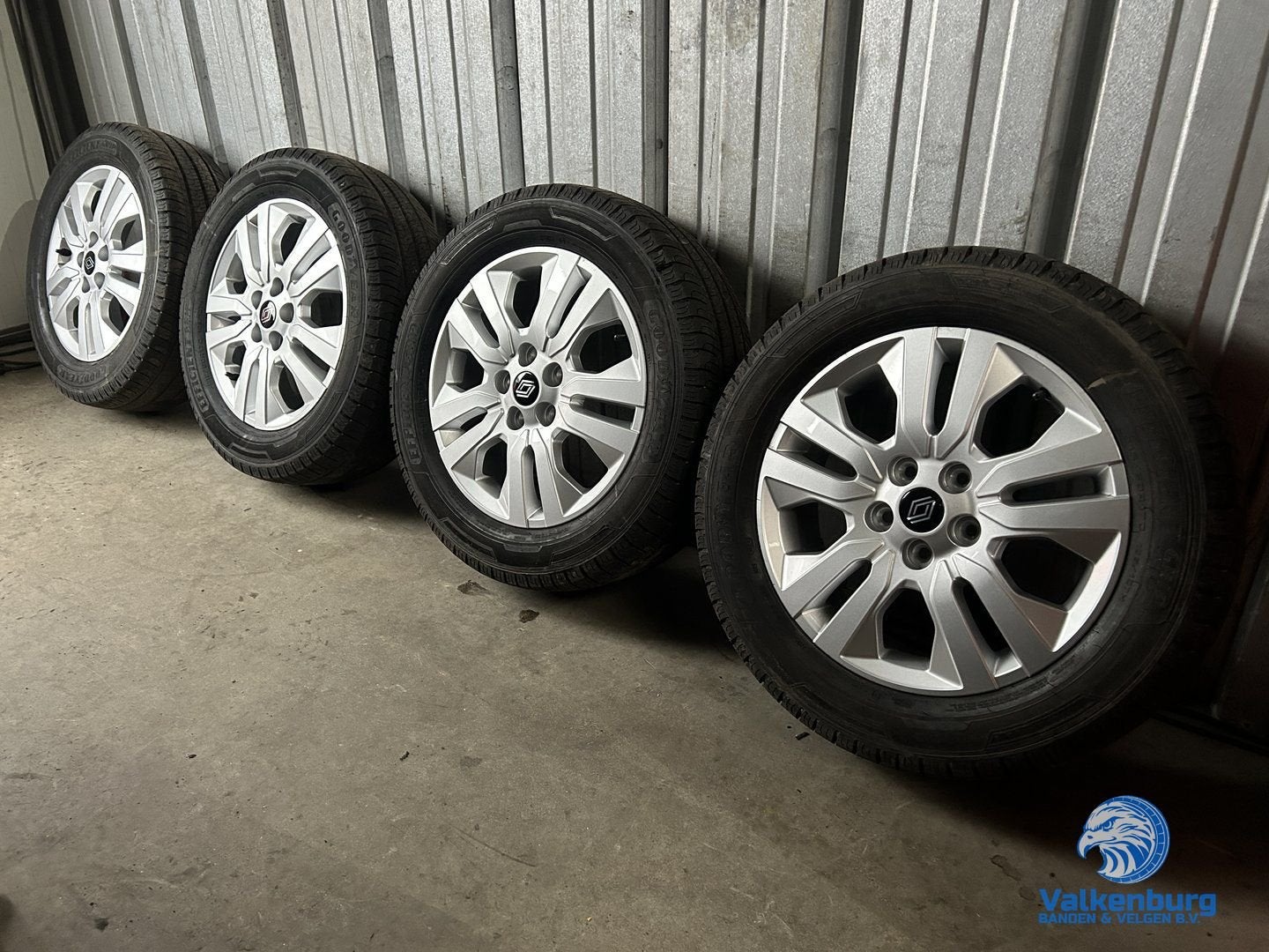 Nieuwe originele Renault Trafic Facelift 17 inch velgen 5x11, Auto-onderdelen, -, -, Banden en Velgen, Nieuw