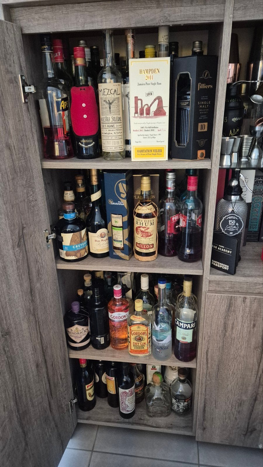 COLLECTION D'ALCOOLS ET SPIRITUEUX À VENDRE – 114 BOUTEILLES, Enlèvement