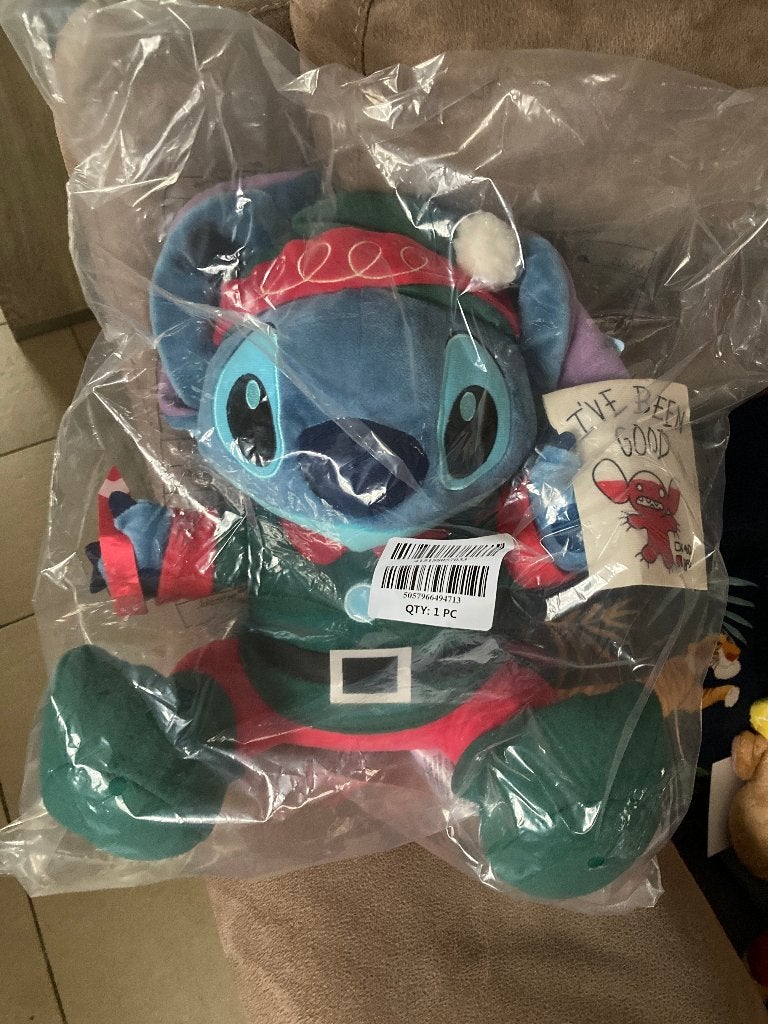 Nieuwe Stitch Kerst knuffel - Disney store, Verzamelen, Ophalen of Verzenden, Overige figuren, Nieuw, Knuffel