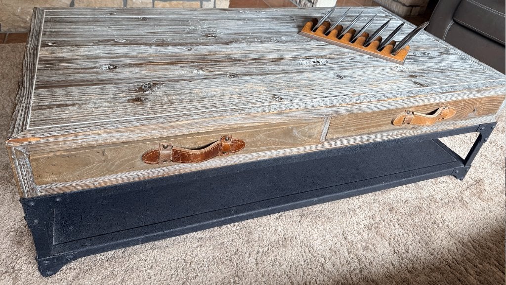 Landelijke salontafel met rustiek detail, Ophalen, 100 tot 150 cm, 50 tot 100 cm, Zo goed als nieuw