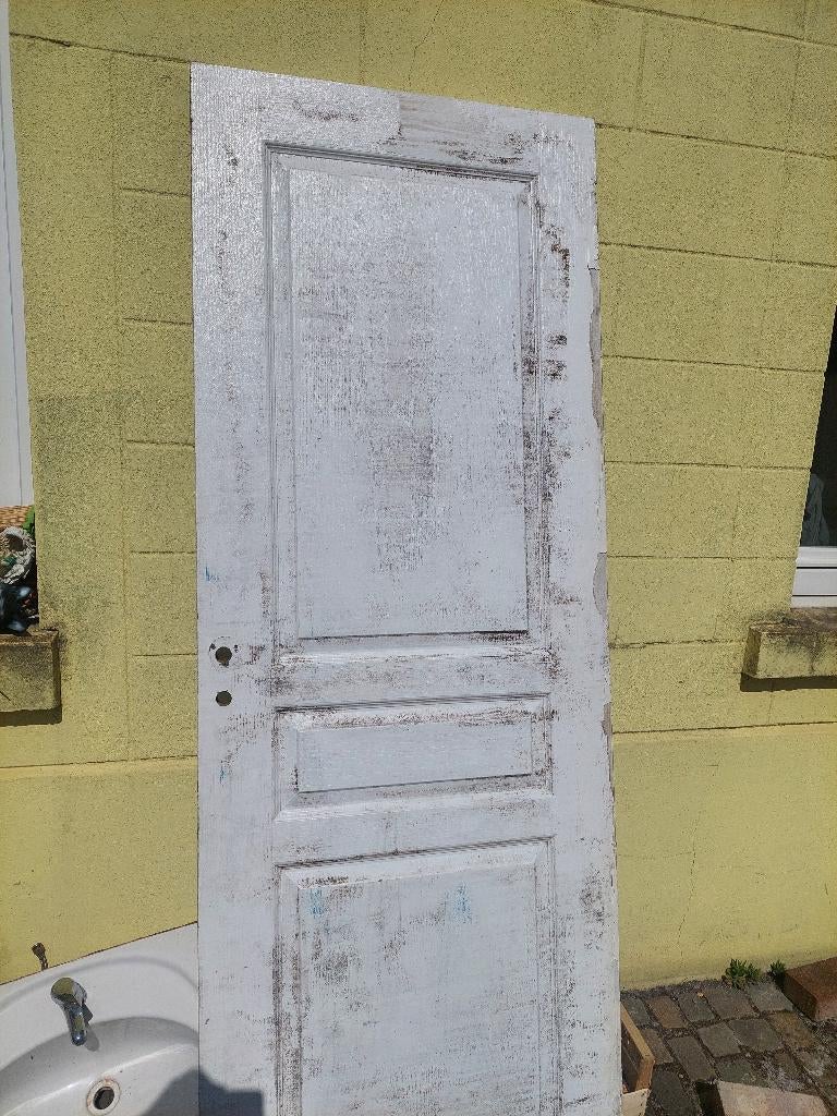 Porte en bois dimention 83x200cm  Prix 10euro à ransart, Ophalen