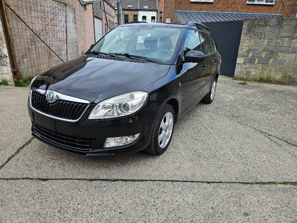 Skoda fabia1.6tdi 2010 clim euro5 160mkm car-pass tb.état, Euro 5, 1600 cc, Zwart, Particulier
